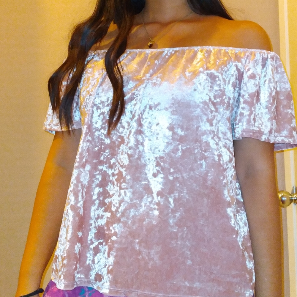 Cute forever 21 off the shoulder shirt♡